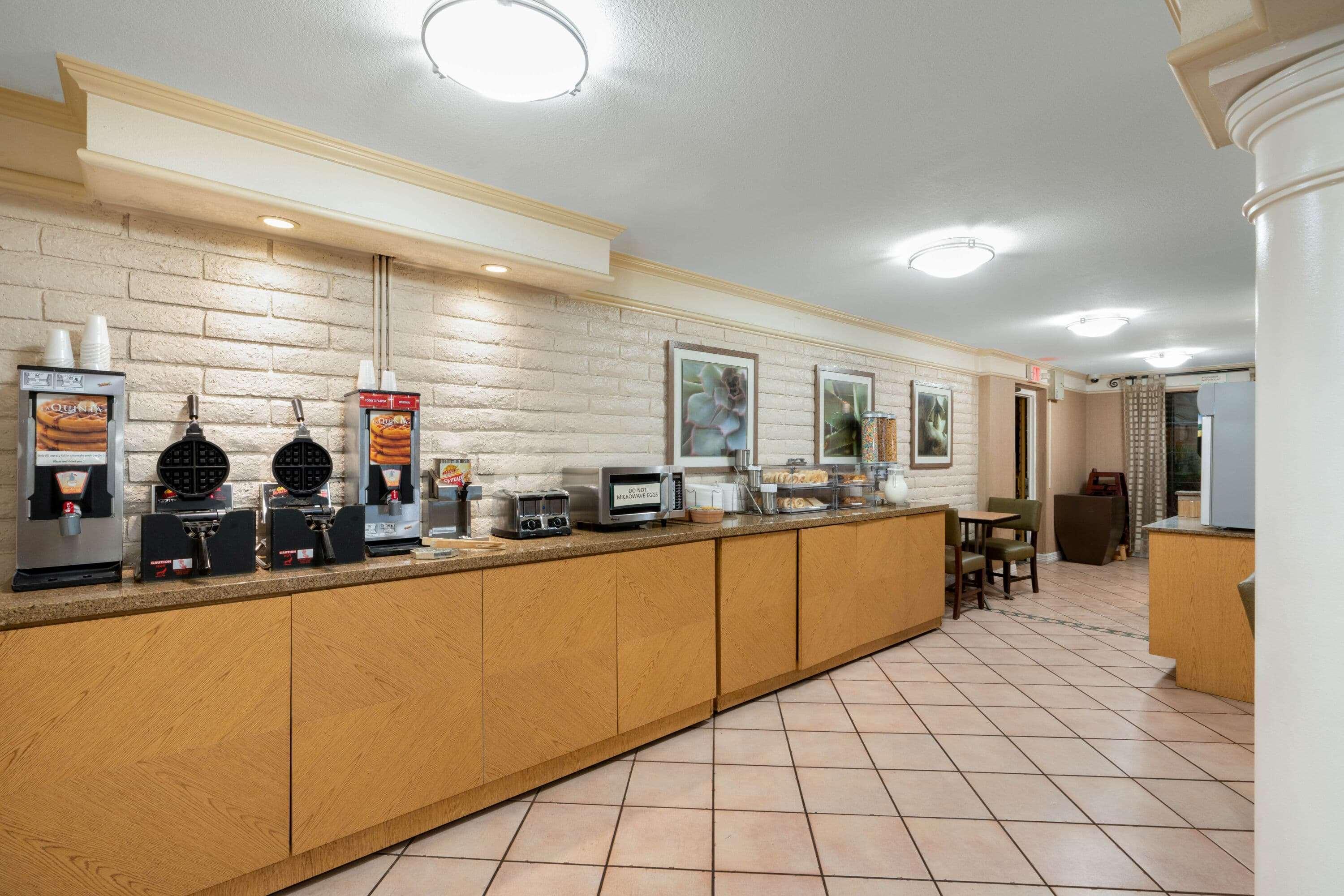 La Quinta Inn By Wyndham Phoenix Sky Harbor Airport Tempe Eksteriør bilde