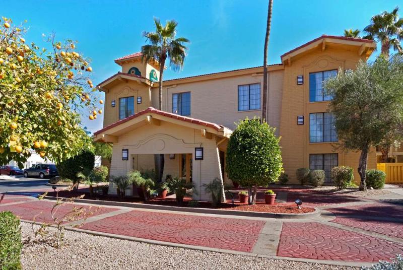 La Quinta Inn By Wyndham Phoenix Sky Harbor Airport Tempe Eksteriør bilde