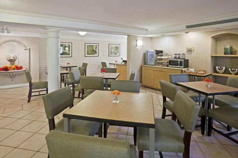 La Quinta Inn By Wyndham Phoenix Sky Harbor Airport Tempe Eksteriør bilde
